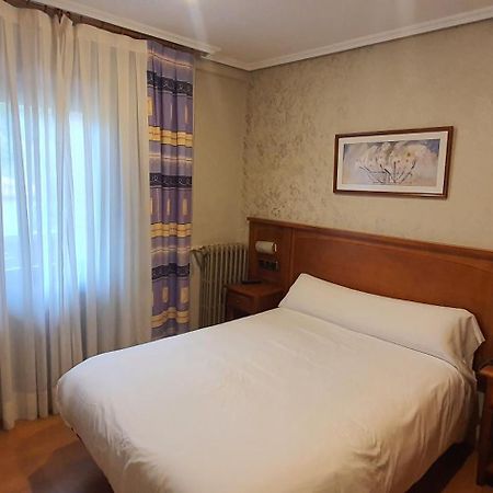 Hotel Gomar Сан-Мартин-де-Монкайо Экстерьер фото