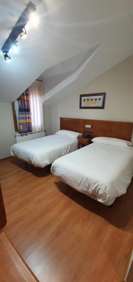 Hotel Gomar Сан-Мартин-де-Монкайо Экстерьер фото