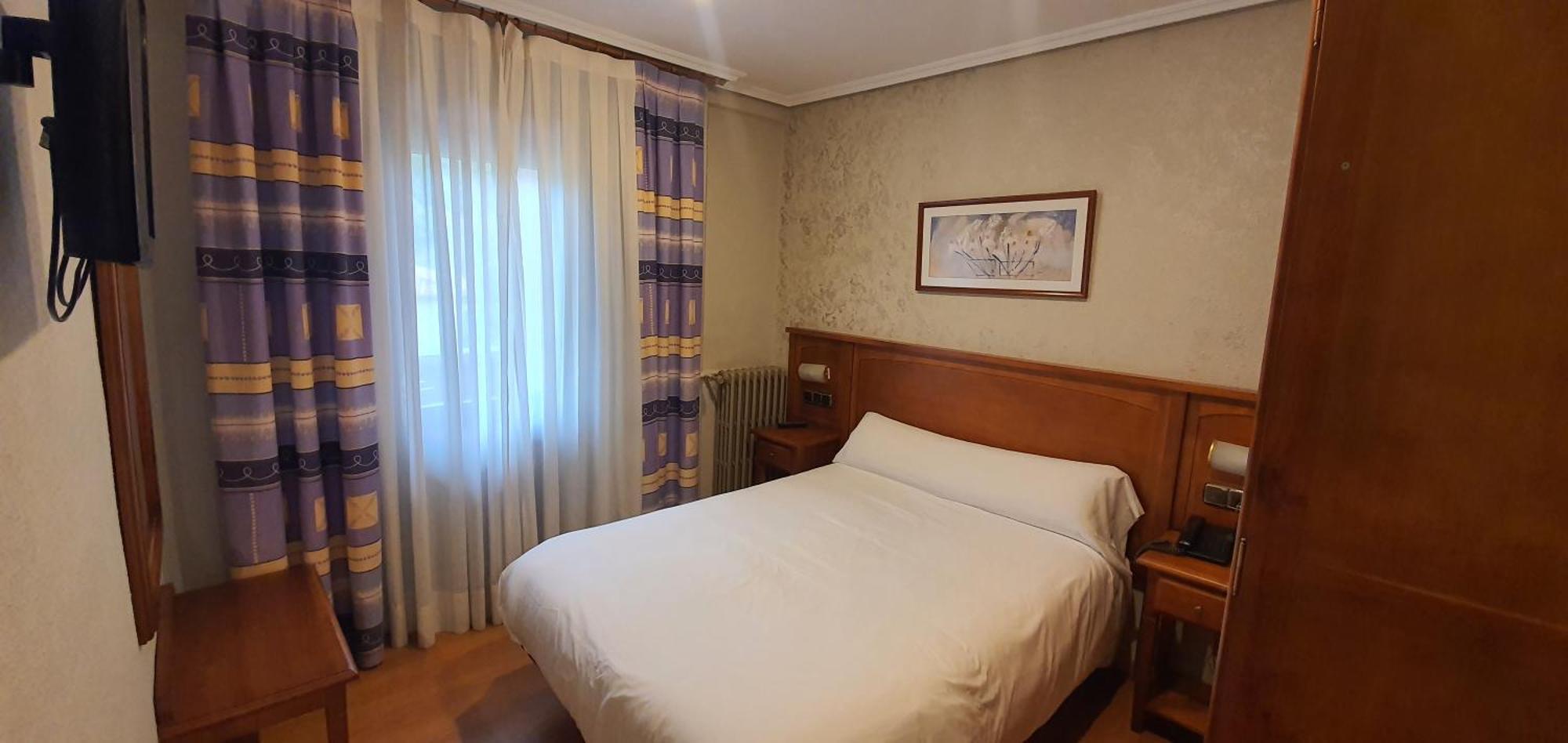 Hotel Gomar Сан-Мартин-де-Монкайо Экстерьер фото
